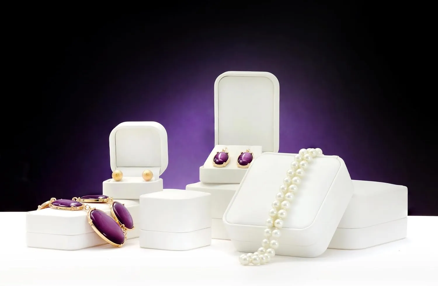 ALLURE - Rich Leatherette Necklace Box, Premium White Luxury Diamond Necklace Case, Soft Velvet Interior. With Matching White Interior Leather Ideal for Proposals, Engagement, Wedding Anniversary