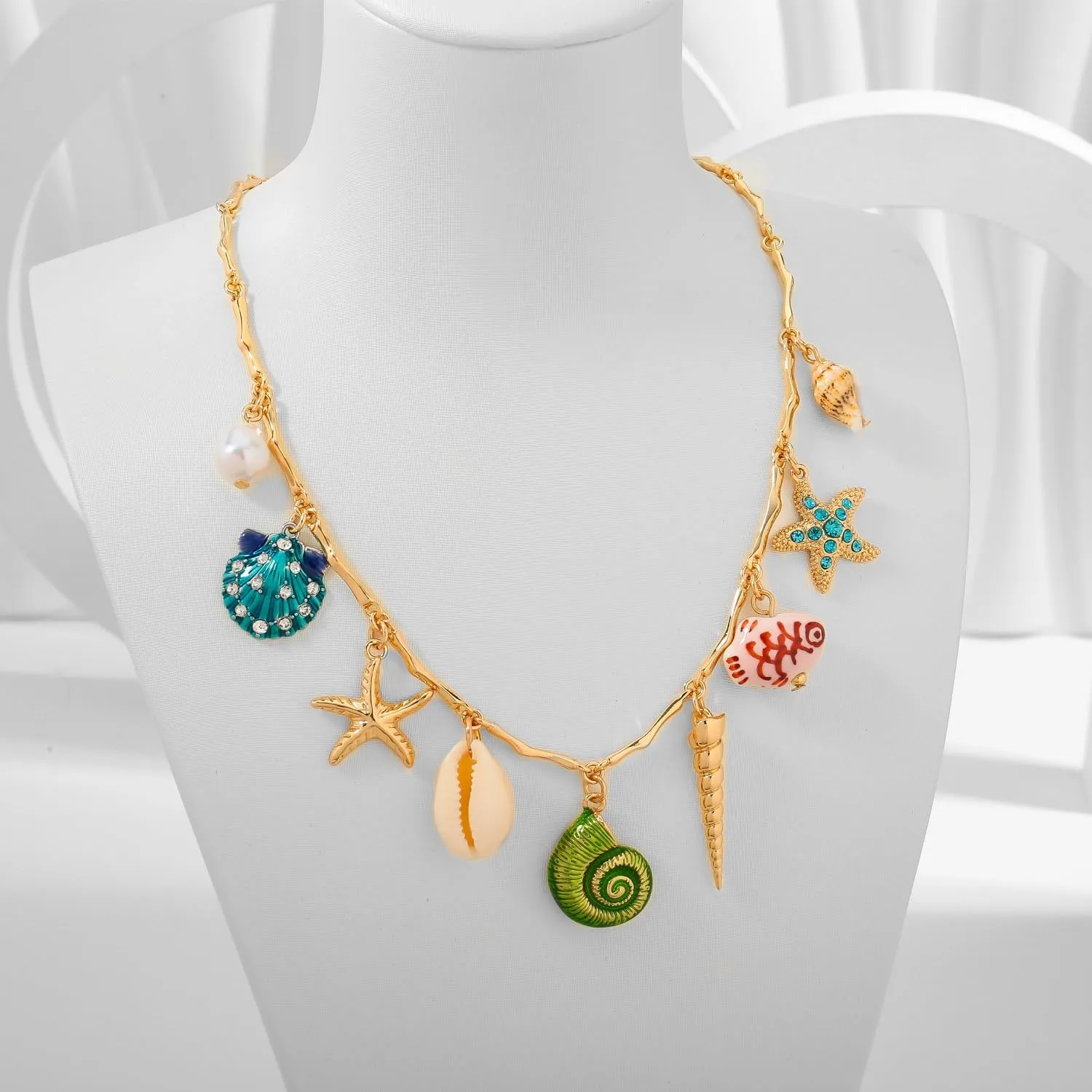 Beach Necklaces for Women Dainty Gold Shell Charm Cute Starfish with Gold Chain Hypoallergenic Summer Beachy Necklace Fashion Trendy