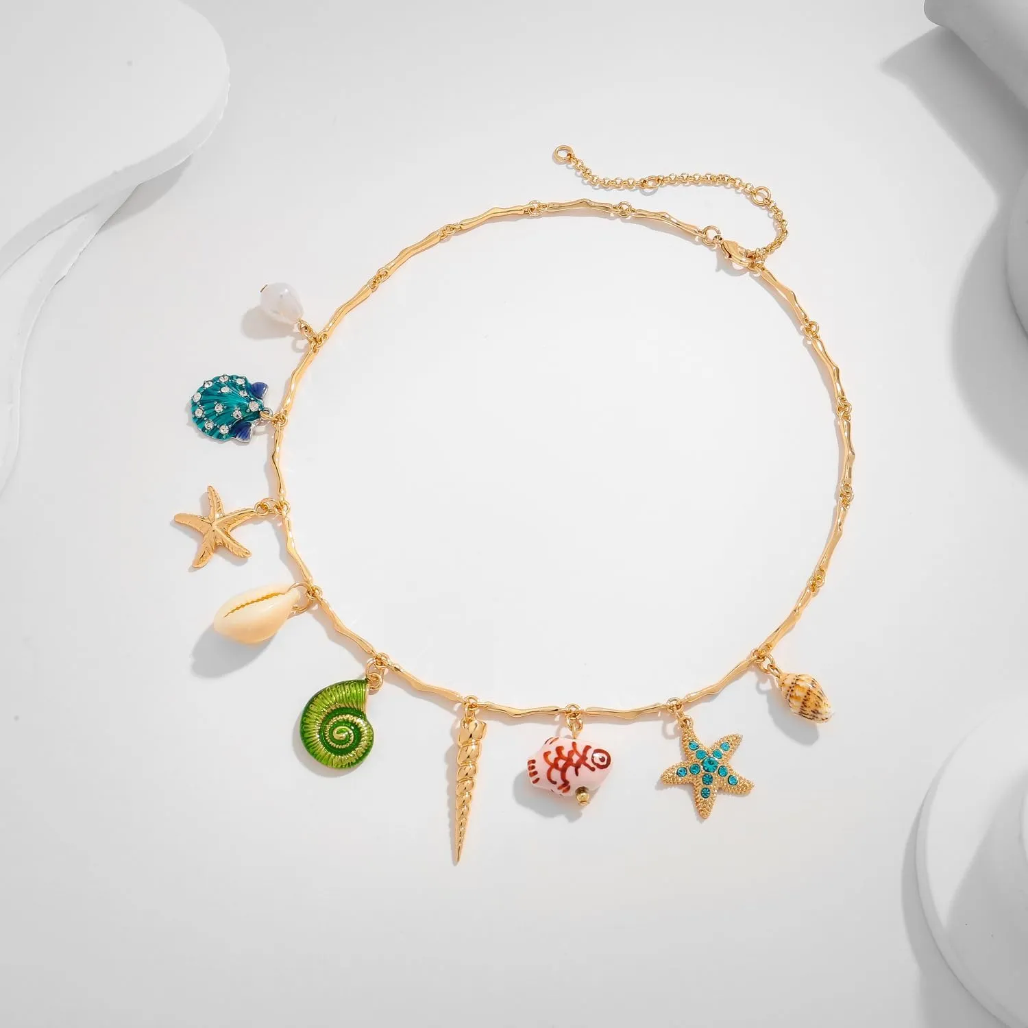 Beach Necklaces for Women Dainty Gold Shell Charm Cute Starfish with Gold Chain Hypoallergenic Summer Beachy Necklace Fashion Trendy