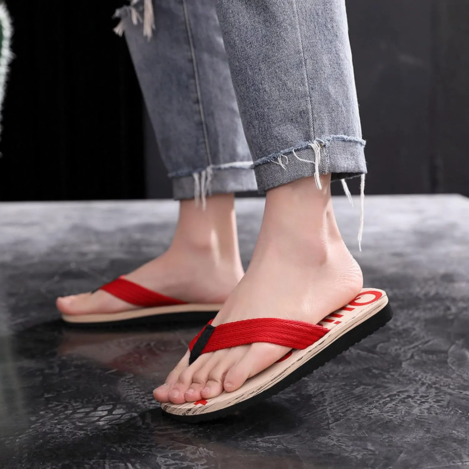 Beach Slippers Arch Support Fashion Spring And Summer Men Flip Flops Flat Bottom Lightweight Non Slip Wood Grain Casual Beach