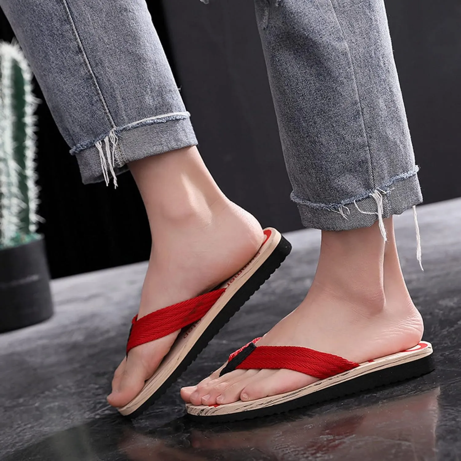 Beach Slippers Arch Support Fashion Spring And Summer Men Flip Flops Flat Bottom Lightweight Non Slip Wood Grain Casual Beach