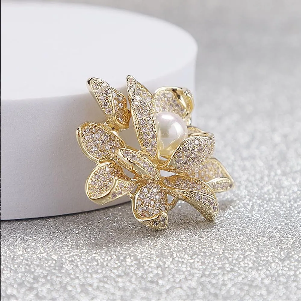 Dainty Gold Rhinestone Flower Brooch Graceful Luxurious CZ Pearl Floral Brooch Pin Trendy Banquet Jewelry Accessories Gift for Women Ladies