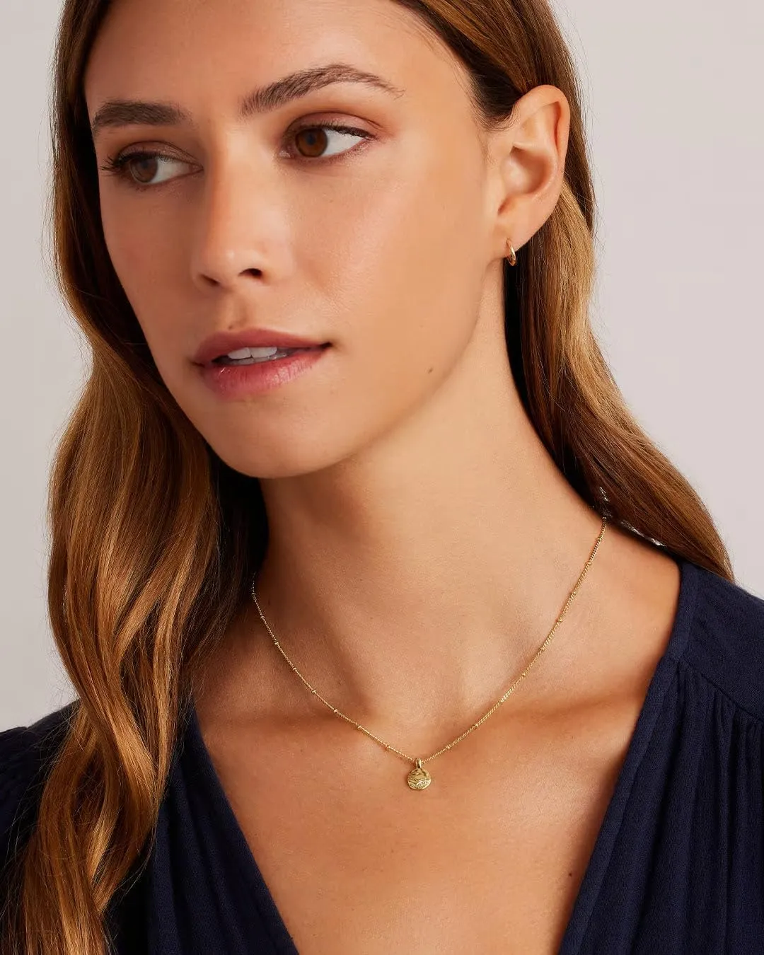 gorjana - Shorebreak Necklace 16 inch - 18k Gold Plated Brass - Ocean-Inspired Design- Versatile Layering Piece - Perfect for Daily style