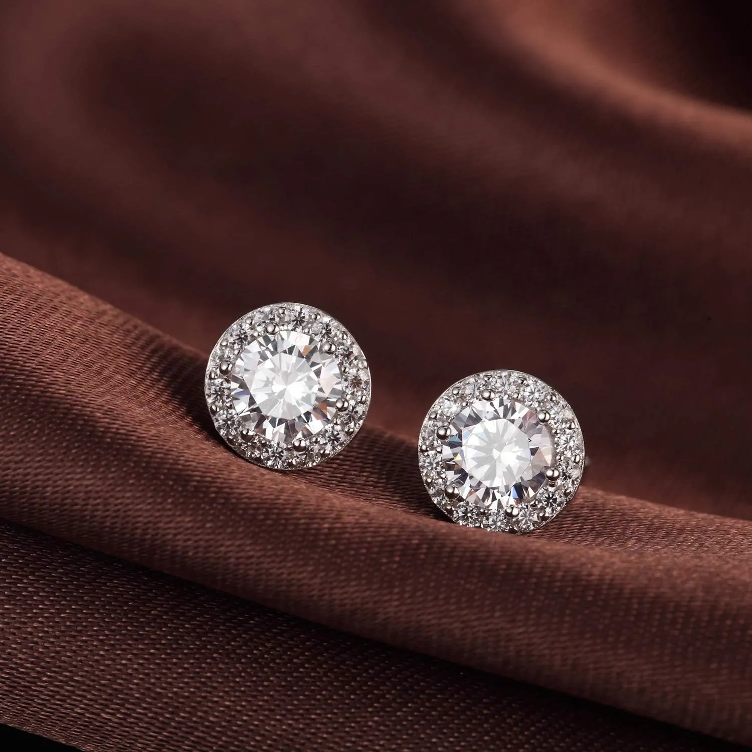 Han han 925 Sterling Silver Halo Stud Earrings for Women 18K White Gold Plated Round Cut Cubic Zirconia Simulated Diamond Stud Earrings