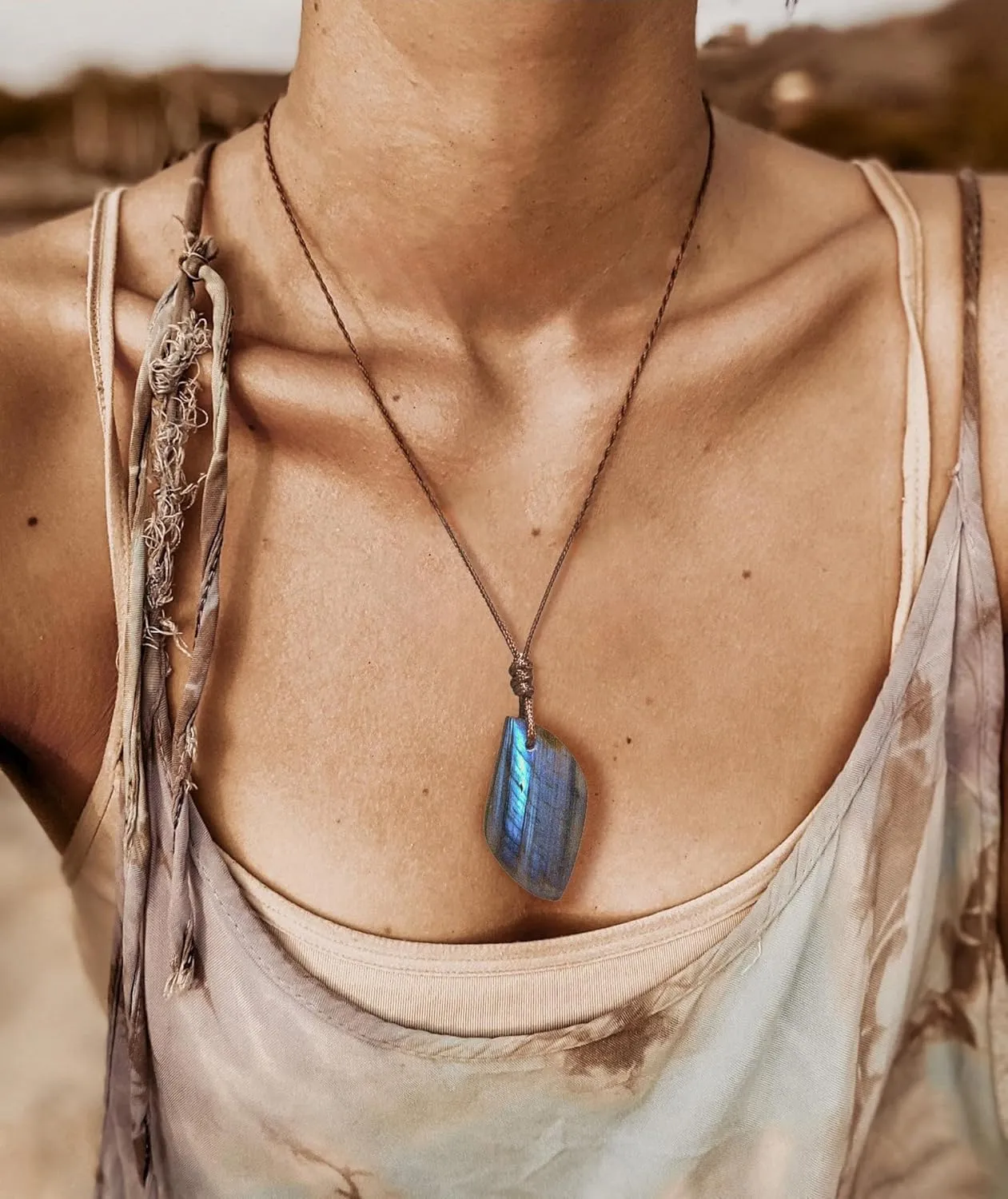 Labradorite Necklace, Natural Grey Moonstone Necklace for Boho Necklace, Handmade Wax Cord Leaf Shape Labradorite Stone Jewelry for Unisex. (Labradorite)