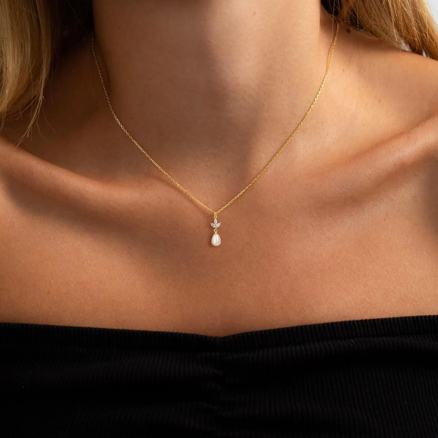 Pearl Necklaces for Women-14k Gold Plated Layered-Single Pearl Necklace Simple Pearl Choker Necklaces for Women Trendy Cute Gold Necklace Jewelry for Women Gifts