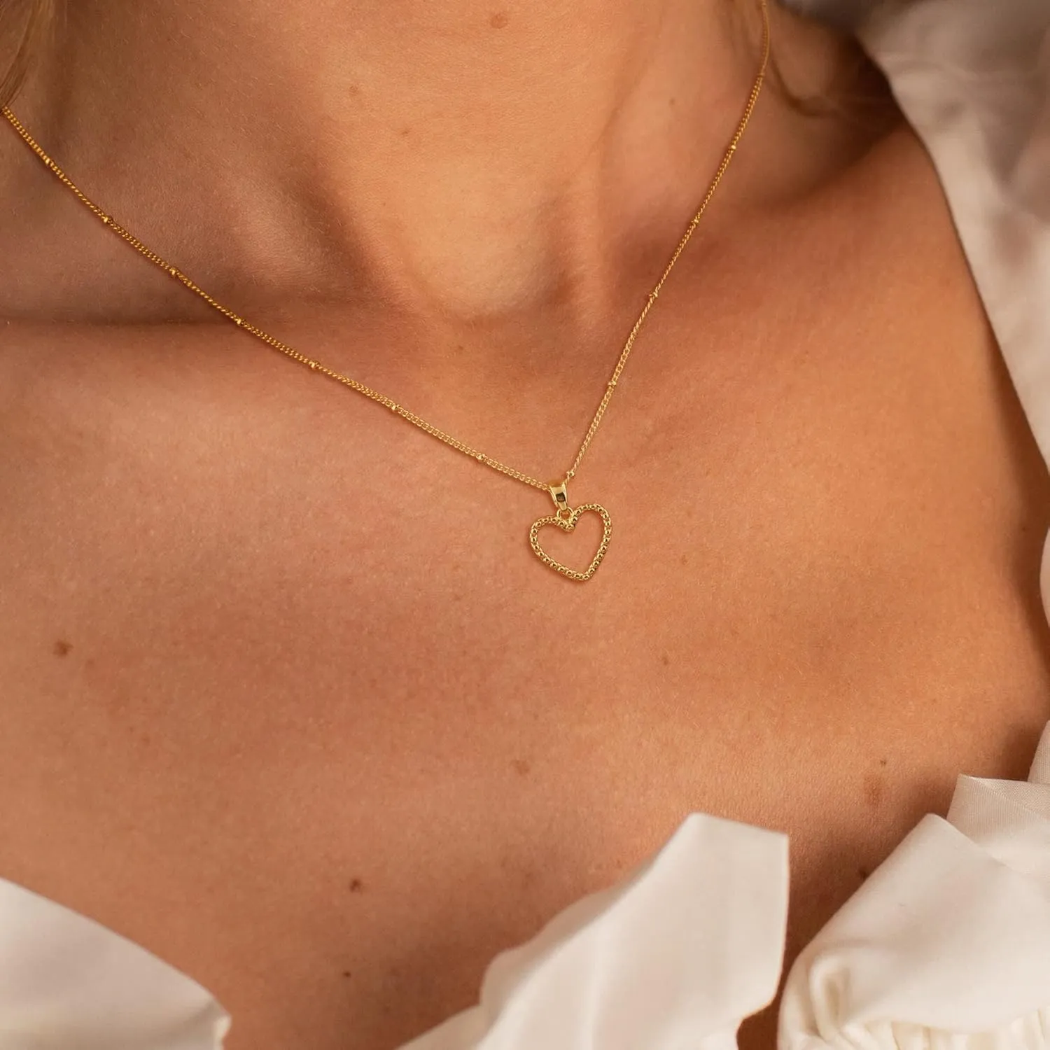 Tewiky Cute Heart Necklace Tiny 14k Gold Heart Pendant Choker Necklaces Small Gold Love Open Heart Chain Necklace for Women Dainty Gold Necklace Gifts for Her