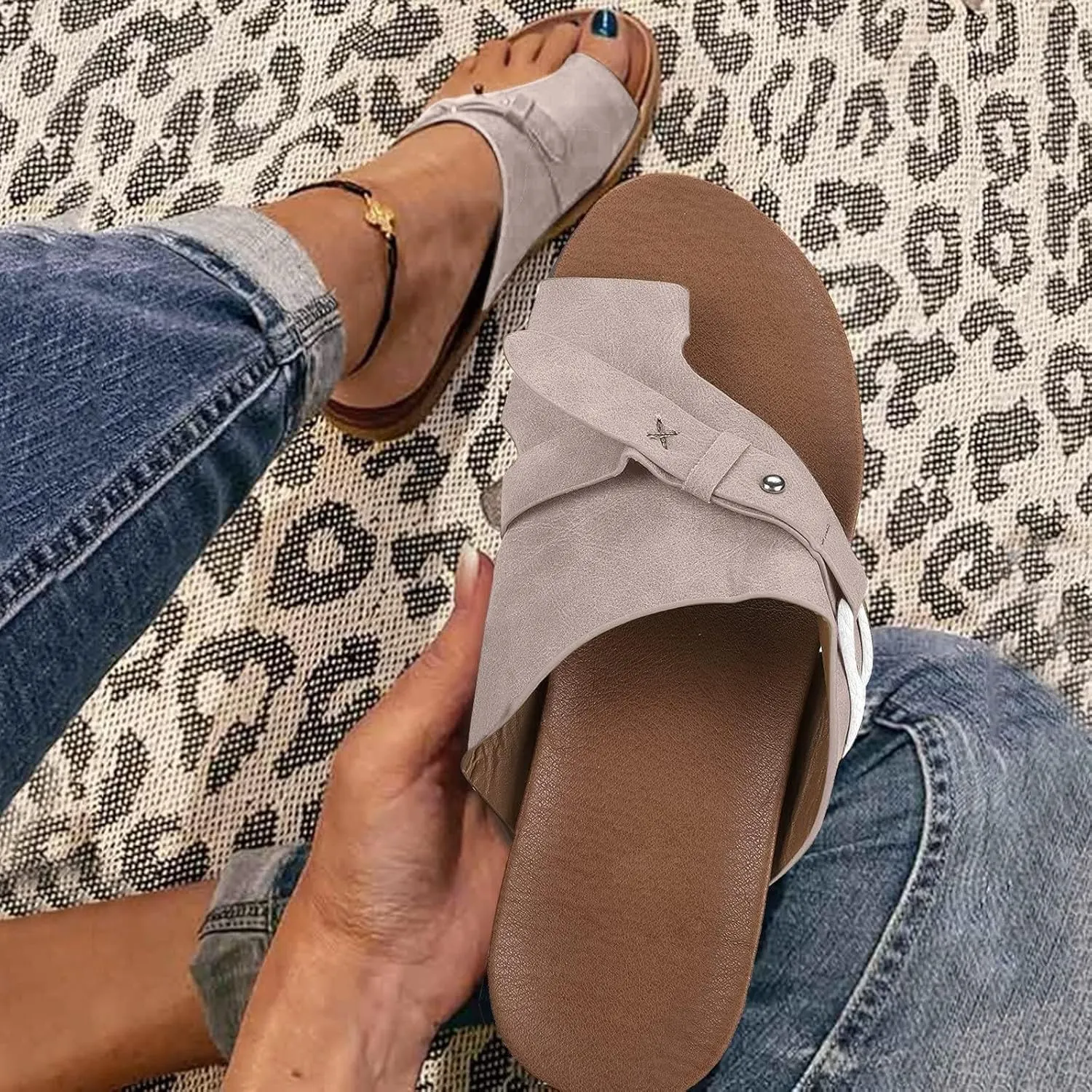 Womens Orthopedic Sandals Summer Comfy Big Toe Correction Sandal Walking Bunion Flip Flops Lightweight Breathable Leather Workout Slippers Platform Flat Sole Beach Shoes
